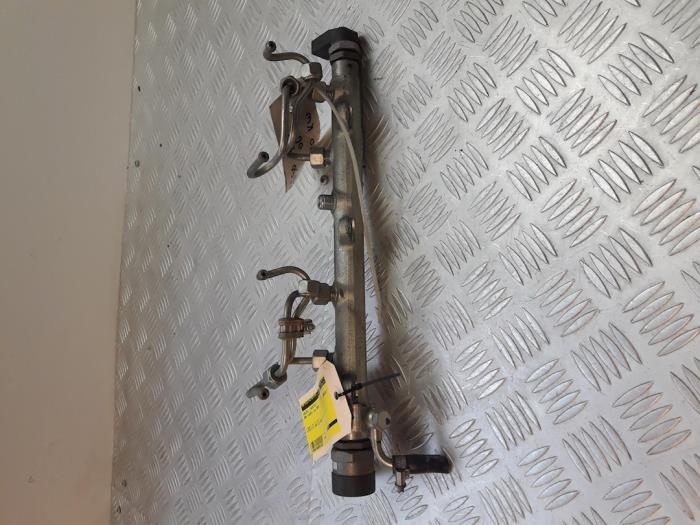 Bränsleinsprutningsmunstycke från en BMW 3 serie (E46/4) 320d 16V 2003