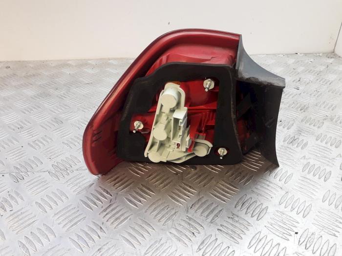 Baklykta, höger från en BMW 3 serie (E90) 320i 16V 2006