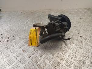 Begagnade Servostyrningspump BMW 5 serie (E60) 520i 24V Pris € 100,00 Marginaltabell erbjuds av Bentie's autodemontage