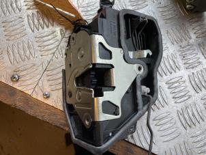 Gebruikte Slotmechaniek Portier 4Deurs rechts-voor BMW X5 (E70) 3.0d 24V Prijs € 50,00 Margeregeling aangeboden door Bentie's autodemontage