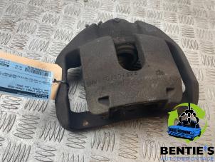 Używane Zacisk hamulcowy lewy przód BMW 7 serie (E65/E66/E67) 735i,Li 3.6 V8 32V Cena € 45,00 Procedura marży oferowane przez Bentie's autodemontage