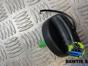 Begagnade Tanklock BMW 7 serie (E65/E66/E67) 745d 4.4 V8 32V Pris € 15,00 Marginaltabell erbjuds av Bentie's autodemontage