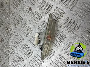 Begagnade Främre blinkers, höger BMW 3 serie (E90) 318i 16V Pris € 10,00 Marginaltabell erbjuds av Bentie's autodemontage