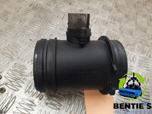 Używane Czujnik masy powietrza BMW 6 serie (E64) 645 Ci 4.4 V8 32V Cena € 50,00 Procedura marży oferowane przez Bentie's autodemontage