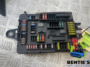 Używane Skrzynka bezpieczników BMW 1 serie (F20) 116i 1.6 16V Cena € 30,00 Procedura marży oferowane przez Bentie's autodemontage