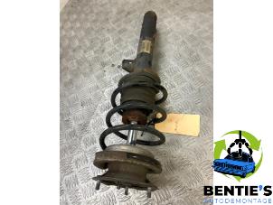 Begagnade Stötdämparstång, höger fram BMW 1 serie (E88) 120i 16V Pris € 100,00 Marginaltabell erbjuds av Bentie's autodemontage