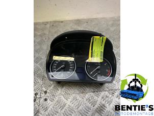 Gebruikte Kilometerteller KM BMW 3 serie (E93) 330d 24V Prijs € 100,00 Margeregeling aangeboden door Bentie's autodemontage