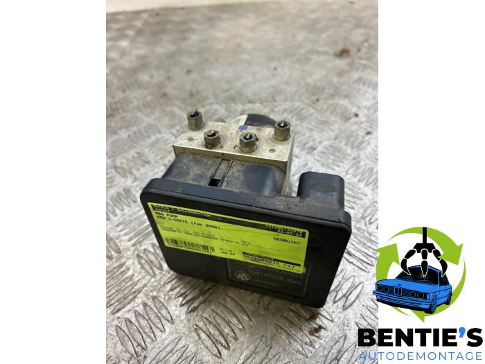 ABS-pump från en BMW 3 serie (E90) 320i 16V 2006