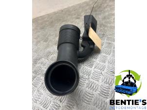 Begagnade Luftintagsslang BMW 5 serie Touring (E39) 540i 32V Pris € 40,00 Marginaltabell erbjuds av Bentie's autodemontage