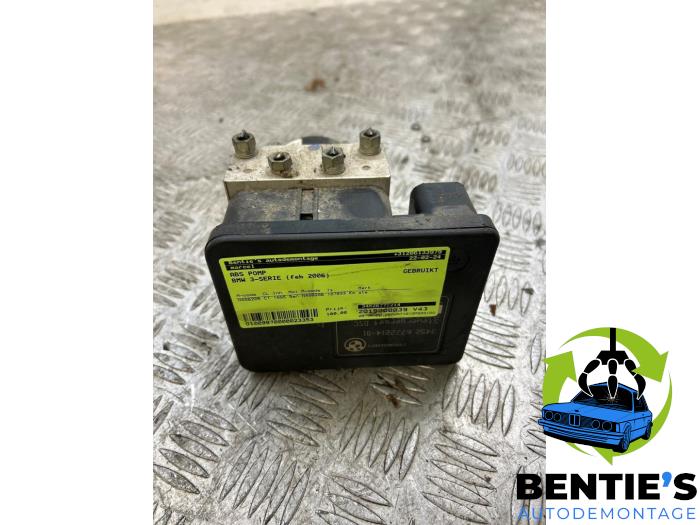 ABS-pump från en BMW 3 serie (E90) 320i 16V 2006