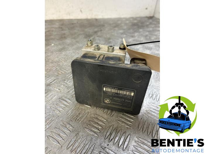 ABS-pump från en BMW 3 serie (E90) 320i 16V 2006