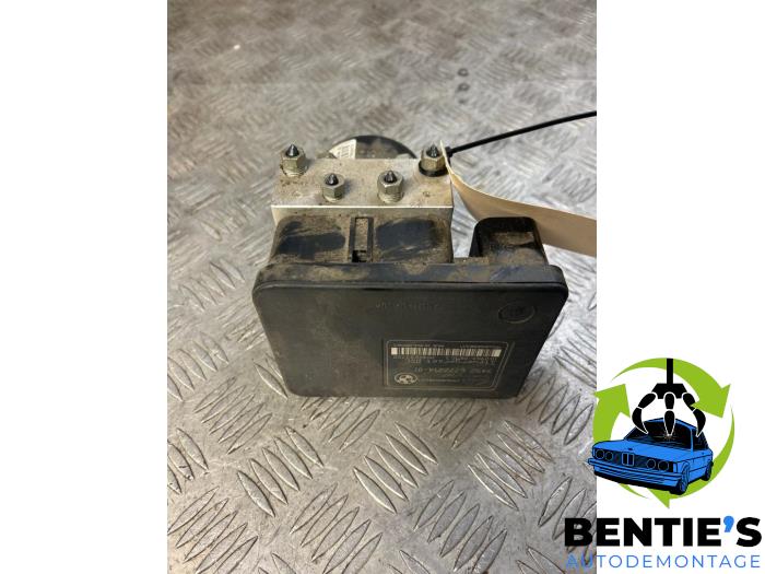 ABS-pump från en BMW 3 serie (E90) 320i 16V 2006
