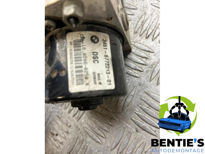 ABS-pump från en BMW 3 serie (E90) 320i 16V 2006