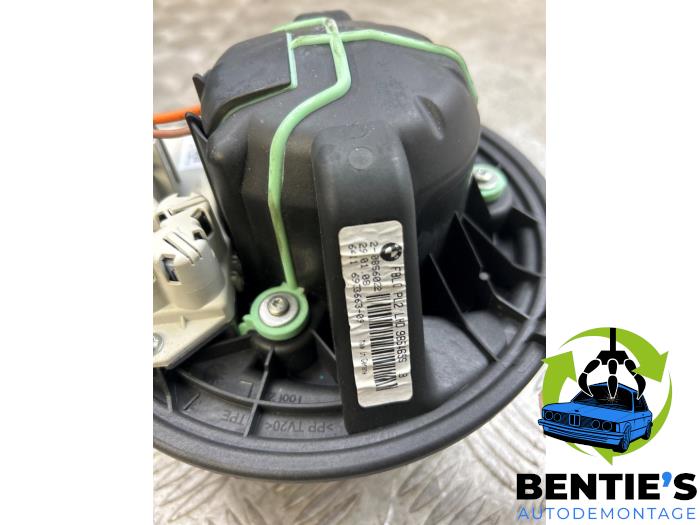 Fläktmotor för uppvärmning och ventilation från en BMW 3 serie (E90) 320i 16V 2006