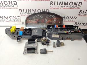 Gebruikte Kontaktslot + computer Opel Vectra C 1.8 16V Prijs € 200,00 Margeregeling aangeboden door Autodemontage Rijnmond BV
