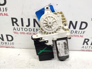 Gebruikte Raammotor Portier Volkswagen Golf V (1K1) 1.4 GT 16V Prijs € 25,00 Margeregeling aangeboden door Autodemontage Rijnmond BV