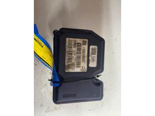 Używane Pompa ABS Opel Insignia 2.0 CDTI 16V 160 Ecotec Cena € 75,00 Procedura marży oferowane przez Autodemontage Rijnmond BV