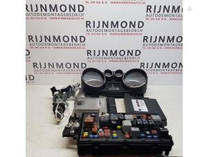 Używane Stacyjka + sterownik Opel Insignia Country Tourer 2.0 CDTI 16V 130 ecoFLEX Cena na żądanie oferowane przez Autodemontage Rijnmond BV