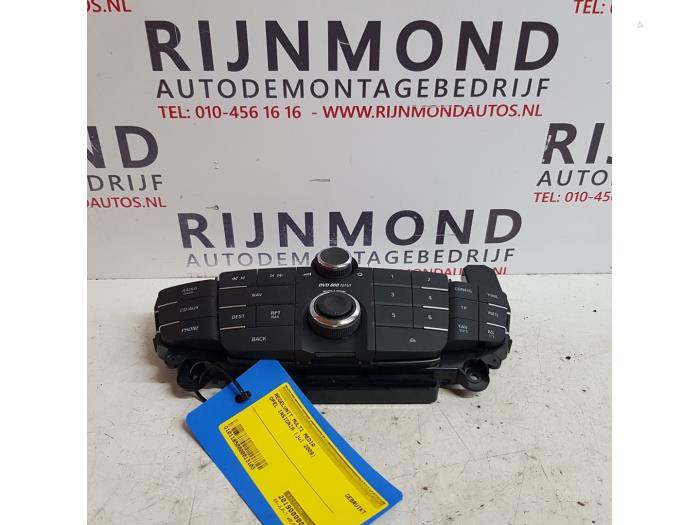 Multi Media Regelunit van een Opel Insignia 1.8 16V Ecotec 2009