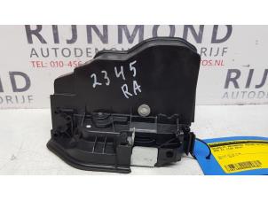 Używane Mechanizm blokady drzwi prawych tylnych wersja 4-drzwiowa BMW X1 (E84) sDrive 20d 2.0 16V Cena € 40,00 Procedura marży oferowane przez Autodemontage Rijnmond BV