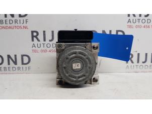 Używane Pompa ABS Volkswagen Passat Variant (3G5) 1.6 TDI 16V Cena € 145,00 Procedura marży oferowane przez Autodemontage Rijnmond BV