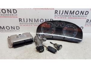 Begagnade Tändningslås + dator Volkswagen Passat Variant (3B6) 2.3 V5 20V Pris på förfrågan erbjuds av Autodemontage Rijnmond BV