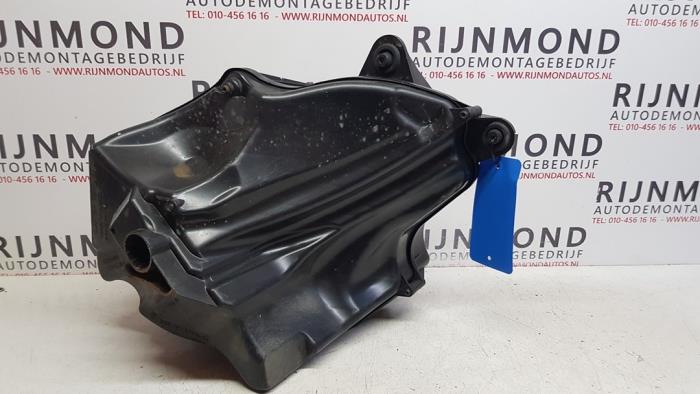 Luftfilterhus från en BMW 1 serie (E87/87N) 116i 2.0 16V 2010