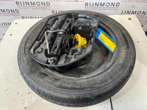 Begagnade Domkraftsset + reservhjul Citroen DS3 Cabrio (SB) 1.6 16V VTS THP Pris € 181,50 Inklusive moms erbjuds av Autodemontage Rijnmond BV