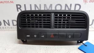 Gebruikte Luchtrooster Dashboard Fiat Punto Evo (199) 1.3 JTD Multijet Start&Stop 16V Prijs € 25,00 Margeregeling aangeboden door Autodemontage Rijnmond BV