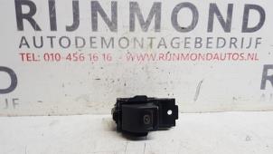 Używane Przelacznik hamulca postojowego Opel Insignia 2.0 CDTI 16V 130 Ecotec Cena na żądanie oferowane przez Autodemontage Rijnmond BV