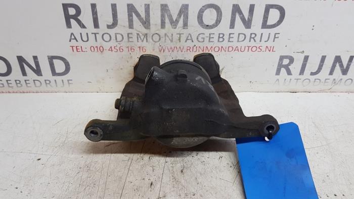 Remklauw (Tang) rechts-voor van een Mercedes-Benz A (W176) 1.6 A-200 16V 2013