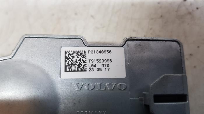 Kontaktslot + computer van een Volvo V40 (MV) 2.0 T2 16V 2017