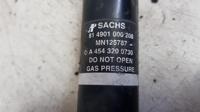 Schokdemper rechts-achter van een Smart Forfour (454) 1.3 16V 2004