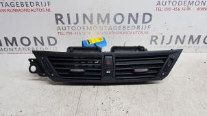 Używane Kratka wentylacyjna deski rozdzielczej BMW X1 (E84) xDrive 18d 2.0 16V Cena € 42,35 Z VAT oferowane przez Autodemontage Rijnmond BV