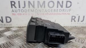 Używane Przelacznik elektrycznej szyby Volvo S60 I (RS/HV) 2.4 D5 20V Cena € 30,00 Procedura marży oferowane przez Autodemontage Rijnmond BV