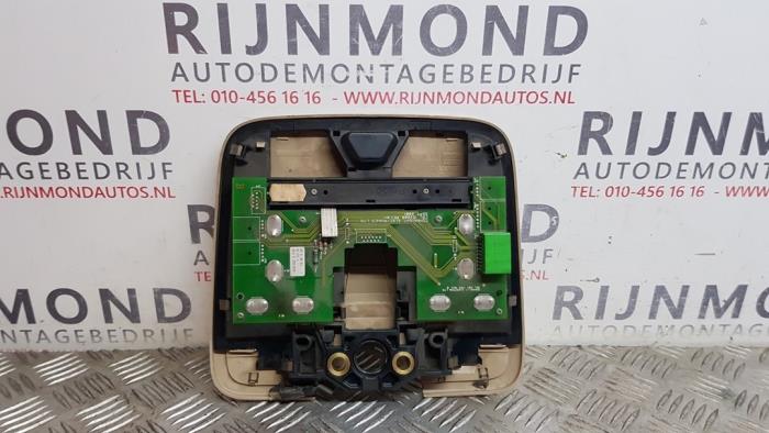 Innerbelysning, fram från en Volvo S60 I (RS/HV) 2.4 D5 20V 2002