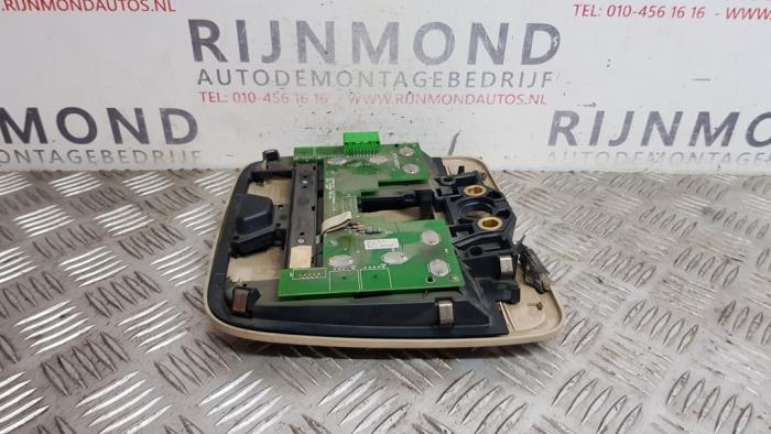 Innerbelysning, fram från en Volvo S60 I (RS/HV) 2.4 D5 20V 2002