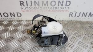 Gebruikte Veiligheidsgordel midden-achter Daihatsu Sirion 2 (M3) 1.0 12V DVVT Prijs € 25,00 Margeregeling aangeboden door Autodemontage Rijnmond BV