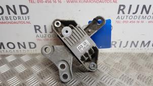 Używane Wspornik silnika Opel Astra J (PC6/PD6/PE6/PF6) 2.0 CDTI 16V 160 Ecotec Cena € 48,40 Z VAT oferowane przez Autodemontage Rijnmond BV