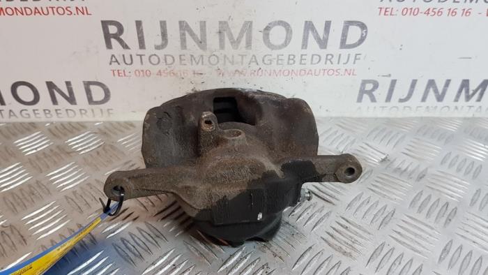 Remklauw (Tang) rechts-voor van een Mercedes-Benz B (W246) 1.6 B-180 BlueEFFICIENCY Turbo 16V 2014