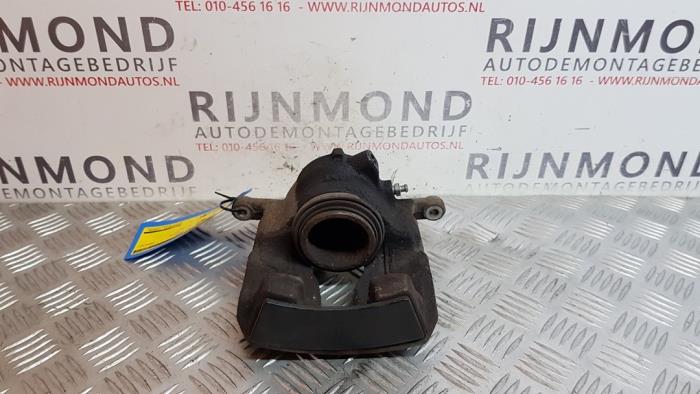 Remklauw (Tang) rechts-voor van een Mercedes-Benz B (W246) 1.6 B-180 BlueEFFICIENCY Turbo 16V 2014