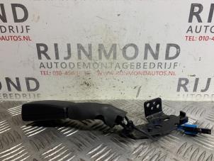 Używane Wtyk pasa bezpieczenstwa srodek tyl Mercedes E (W213) E-220d 2.0 Turbo 16V Cena € 30,25 Z VAT oferowane przez Autodemontage Rijnmond BV