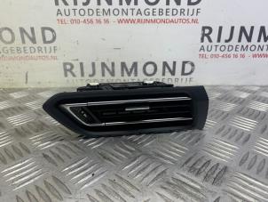 Begagnade Luftmunstycke, instrumentbräda Peugeot 308 (L3/L8/LB/LH/LP) 1.6 16V THP Pris € 24,20 Inklusive moms erbjuds av Autodemontage Rijnmond BV