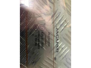 Begagnade Bakruta Jaguar XE 2.0d 180 16V AWD Pris på förfrågan erbjuds av Autodemontage Rijnmond BV