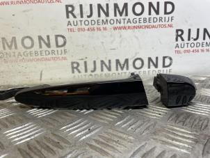 Używane Uchwyt drzwi prawych tylnych wersja 4-drzwiowa BMW X1 (E84) xDrive 18d 2.0 16V Cena na żądanie oferowane przez Autodemontage Rijnmond BV