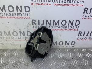 Begagnade Dörrlåsmekanism, 2-dörrars, höger BMW 3 serie (E92) 320i 16V Pris € 75,00 Marginaltabell erbjuds av Autodemontage Rijnmond BV