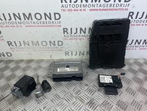 Gebruikte Kontaktslot + computer Renault Scénic II (JM) 2.0 16V Prijs op aanvraag aangeboden door Autodemontage Rijnmond BV