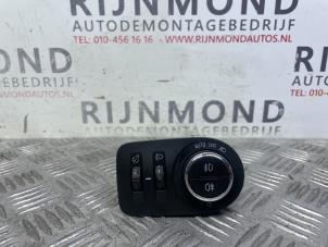 Gebruikte Schakelaar Licht Opel Crossland (X) 1.2 Turbo 12V Prijs € 24,20 Inclusief btw aangeboden door Autodemontage Rijnmond BV