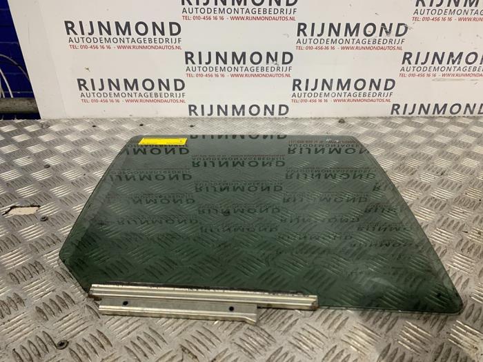 Sidofönster, vänster höger bak från en Opel Agila (B) 1.0 12V 2008