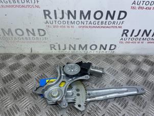 Begagnade Fönstermekanism för bakre dörr, 4-dörrars, vänster Suzuki Swift (ZA/ZC/ZD) 1.2 16V Pris € 24,20 Inklusive moms erbjuds av Autodemontage Rijnmond BV